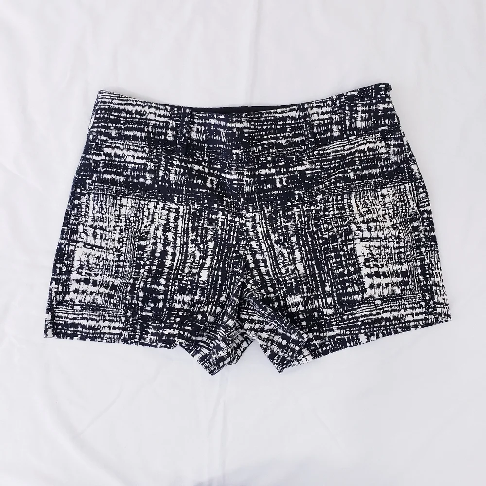 Ann Taylor Black White Patterned City Shorts Geometric Zip Size 10